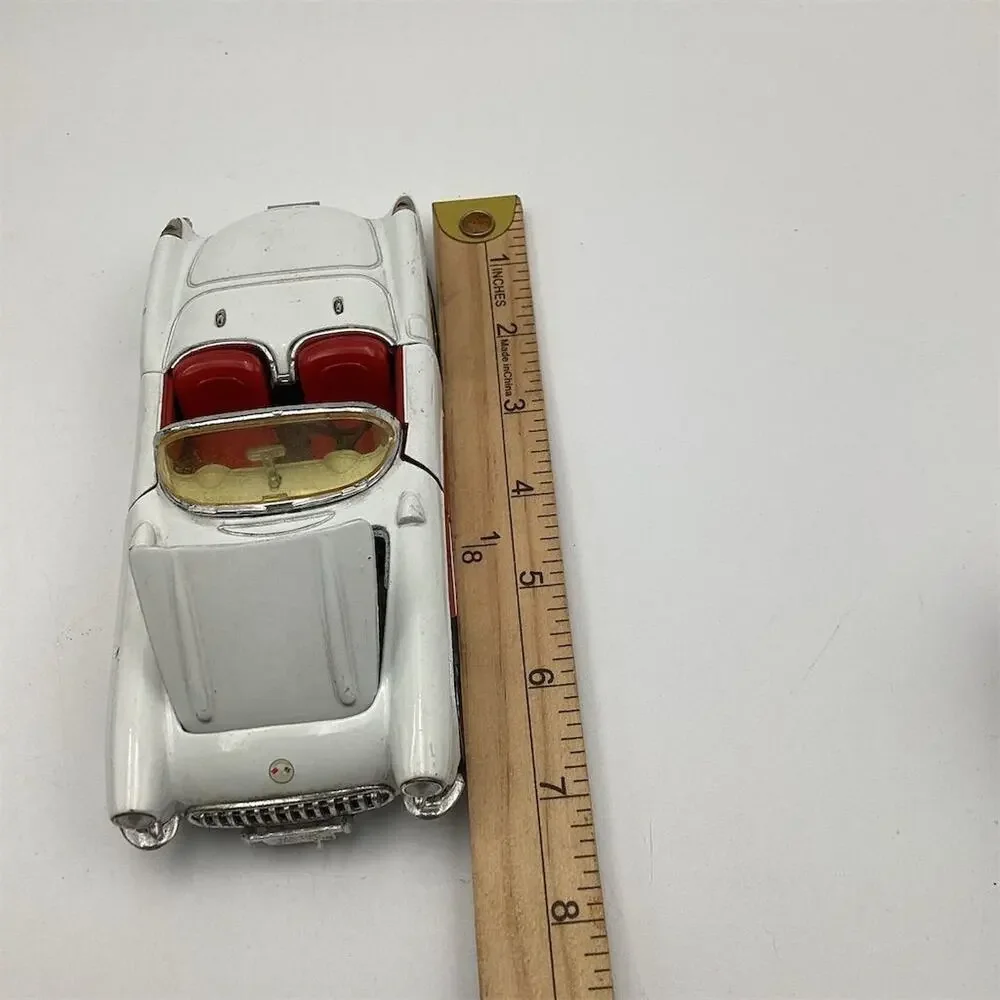 1957 Chevrolet Corvette‎ Diecast Model 1/24 Scale White Vintage Car